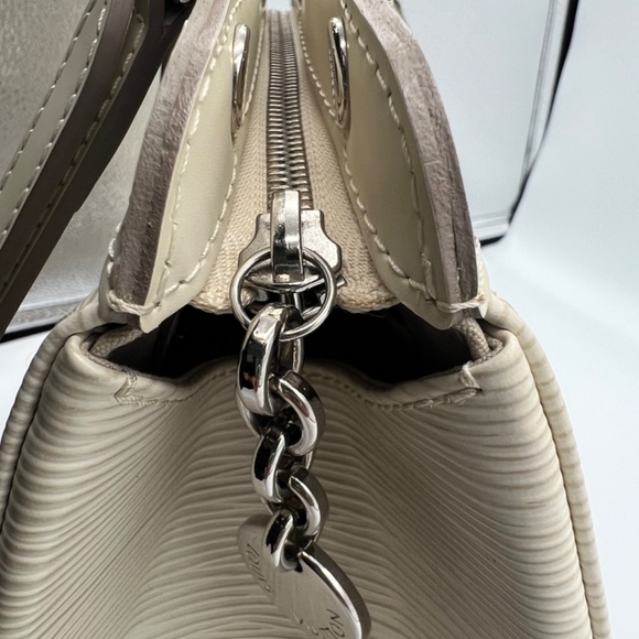 LOUIS VUITTON  Epi Brea MM Ivory - Picture 15 of 16